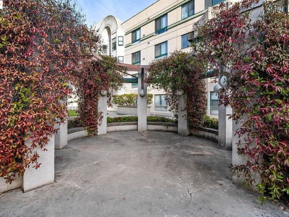 988 Franklin 328, Oakland CA 94607