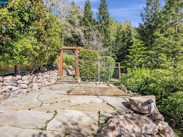 4 Berrybrook Hollow, Orinda CA 94563