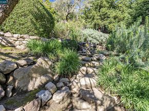 4 Berrybrook Hollow, Orinda CA 94563