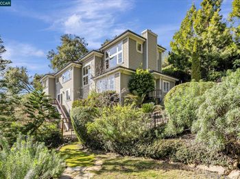 4 Berrybrook Hollow