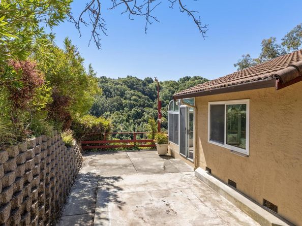 3483 Skyline Dr, Hayward CA 94542