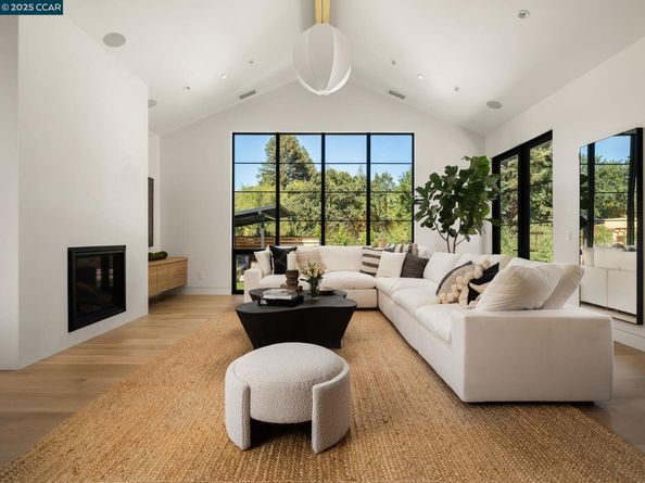 3364 Las Huertas Rd, Lafayette CA 94549