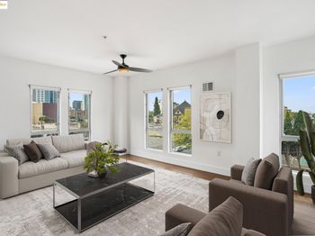438 W Grand Ave