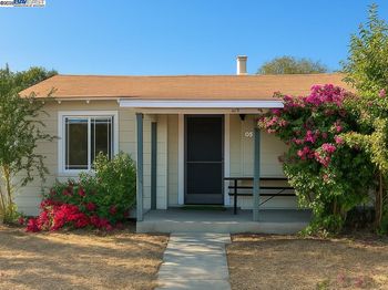 65 Burbank Ave