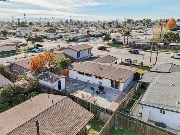27480 Calaroga Ave, Hayward CA 94545