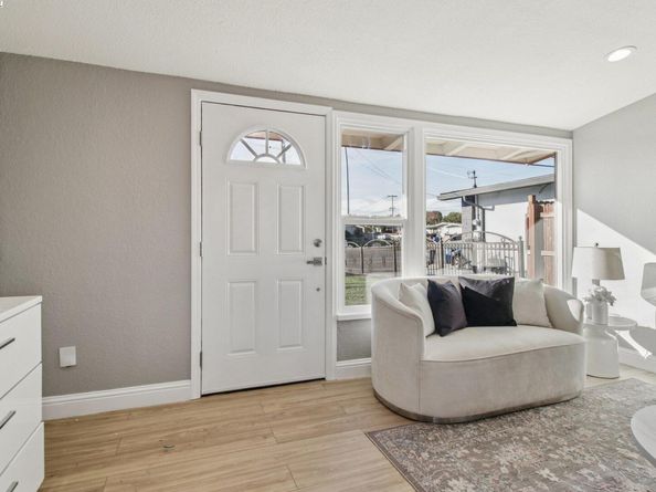 27480 Calaroga Ave, Hayward CA 94545