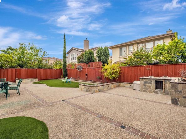 2815 Dune Cir, Hayward CA 94545