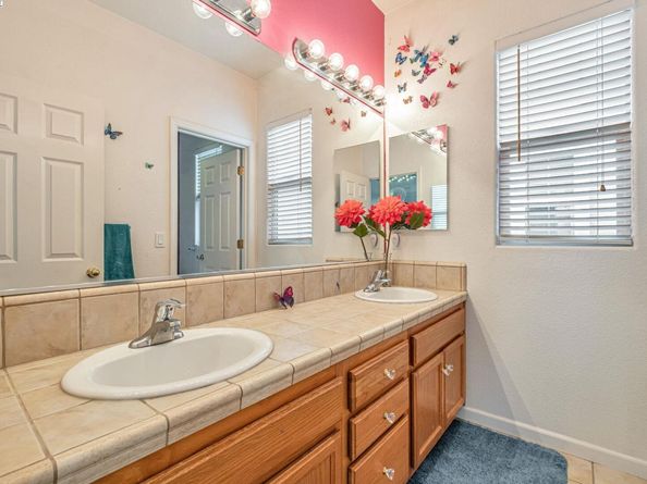 2815 Dune Cir, Hayward CA 94545