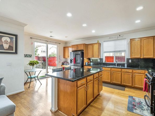 2815 Dune Cir, Hayward CA 94545