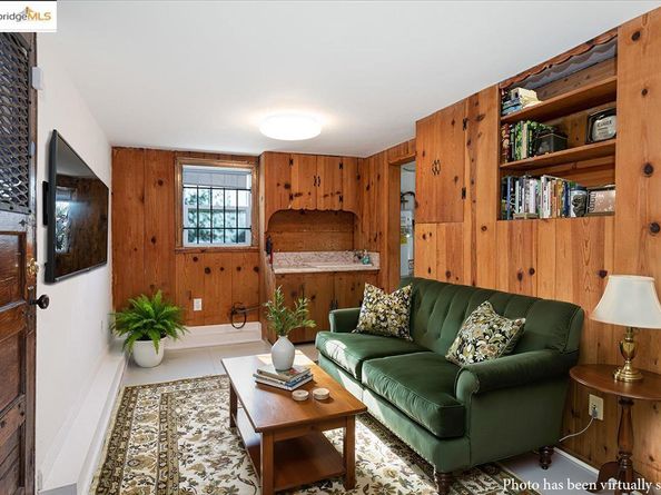 7601 Holly Street, Oakland CA 94621