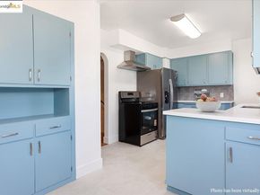 7601 Holly Street, Oakland CA 94621