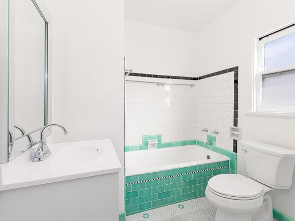 7601 Holly Street, Oakland CA 94621