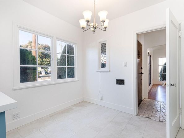 7601 Holly Street, Oakland CA 94621