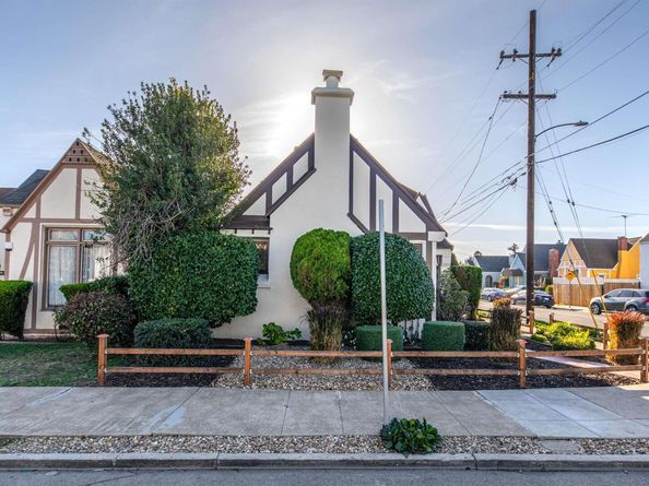 7601 Holly Street, Oakland CA 94621