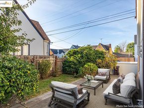 7601 Holly Street, Oakland CA 94621