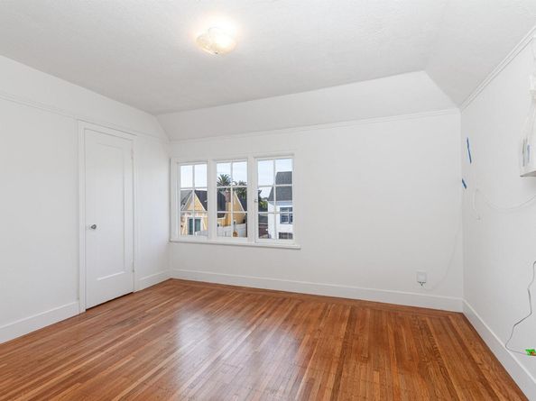 7601 Holly Street, Oakland CA 94621