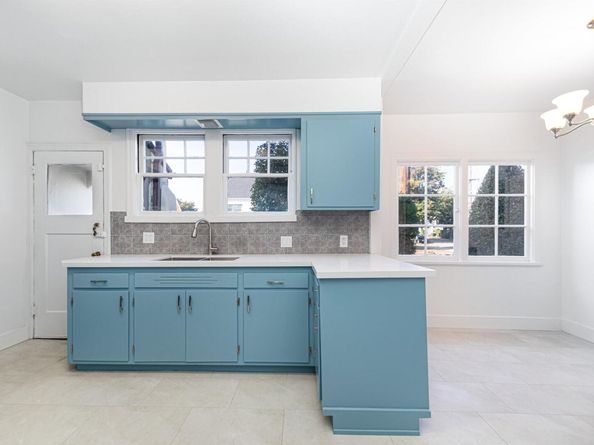 7601 Holly Street, Oakland CA 94621