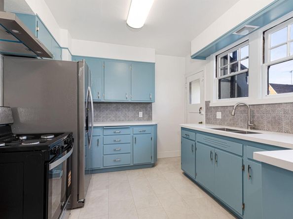 7601 Holly Street, Oakland CA 94621