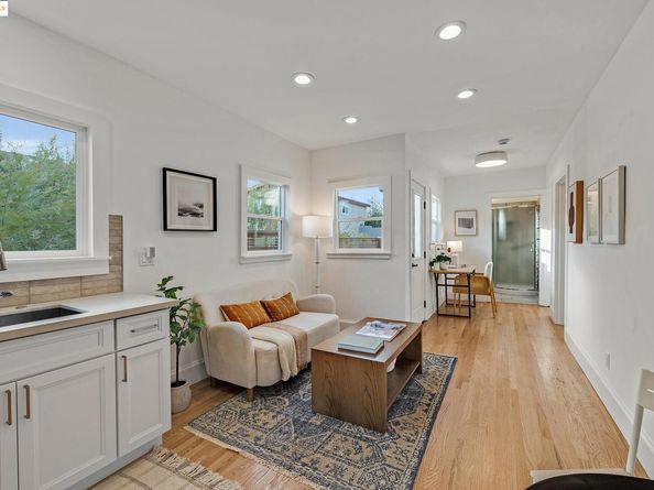 1515B Derby Street, Berkeley CA 94703