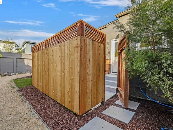 1515B Derby Street, Berkeley CA 94703