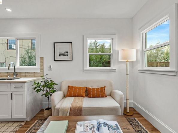 1515B Derby Street, Berkeley CA 94703