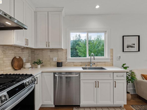 1515B Derby Street, Berkeley CA 94703