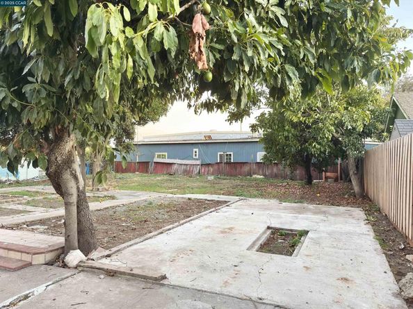 Undisclosed Address #41116509, San Leandro CA 94577