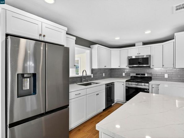2412 Alamo St, Pinole CA 94564