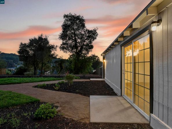 2412 Alamo St, Pinole CA 94564