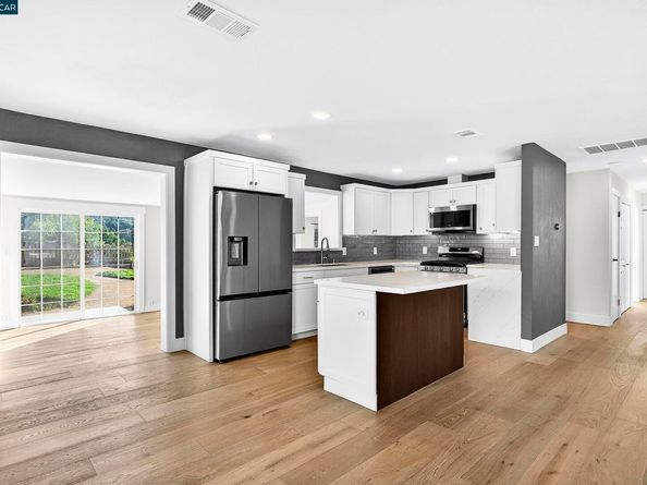 2412 Alamo St, Pinole CA 94564