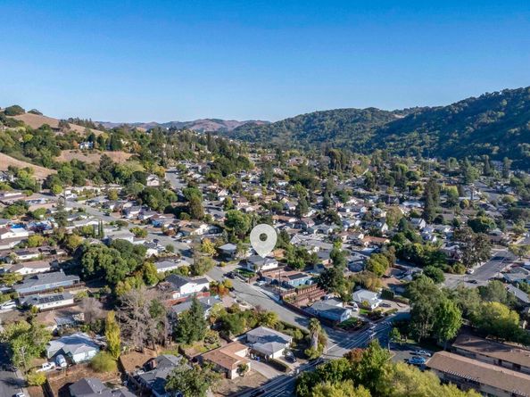 2412 Alamo St, Pinole CA 94564