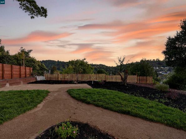 2412 Alamo St, Pinole CA 94564