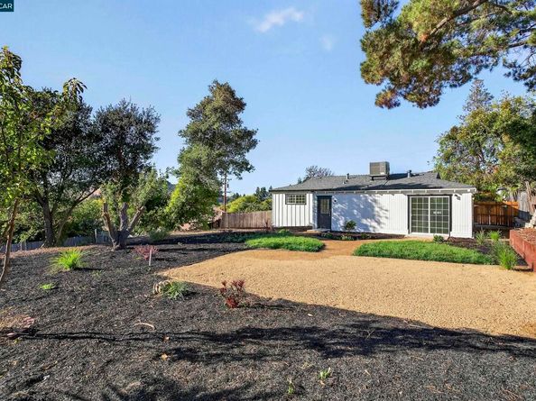 2412 Alamo St, Pinole CA 94564