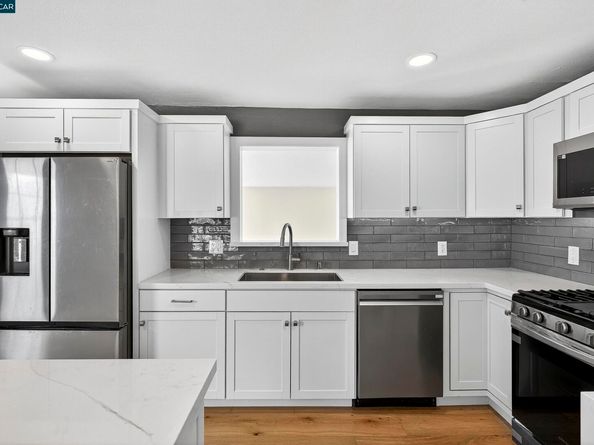 2412 Alamo St, Pinole CA 94564