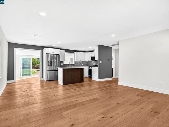 2412 Alamo St, Pinole CA 94564