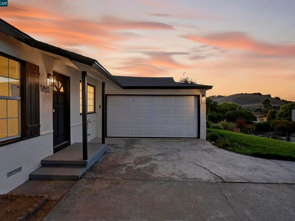 2412 Alamo St, Pinole CA 94564