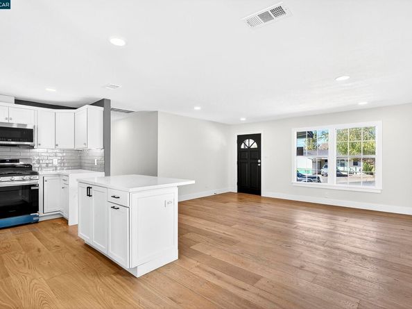2412 Alamo St, Pinole CA 94564