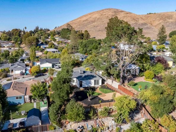2412 Alamo St, Pinole CA 94564