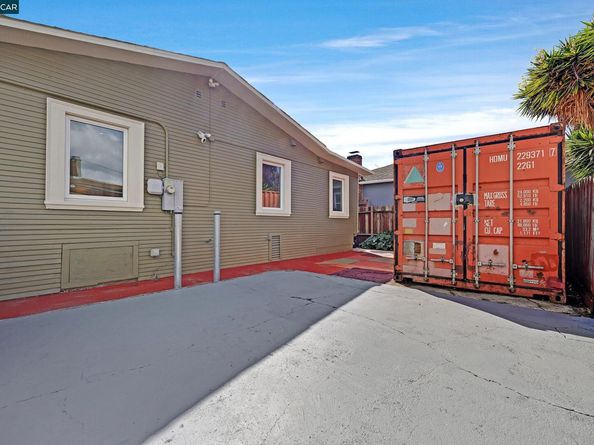 6121 Holway St, Oakland CA 94621