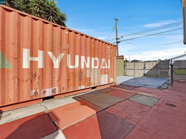 6121 Holway St, Oakland CA 94621