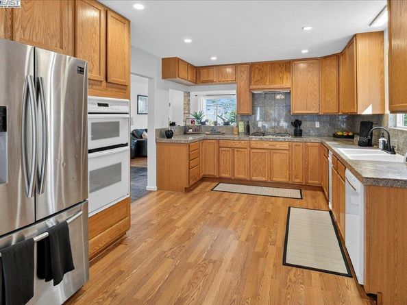 18201 Lake Chabot Rd, Castro Valley CA 94546