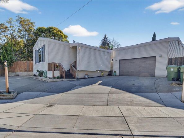 18201 Lake Chabot Rd, Castro Valley CA 94546