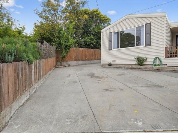 18201 Lake Chabot Rd, Castro Valley CA 94546