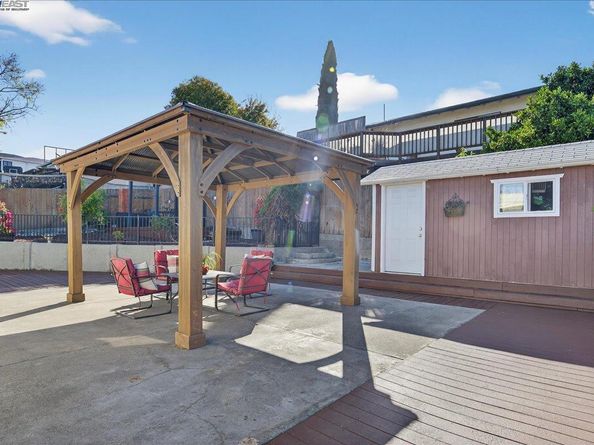18201 Lake Chabot Rd, Castro Valley CA 94546