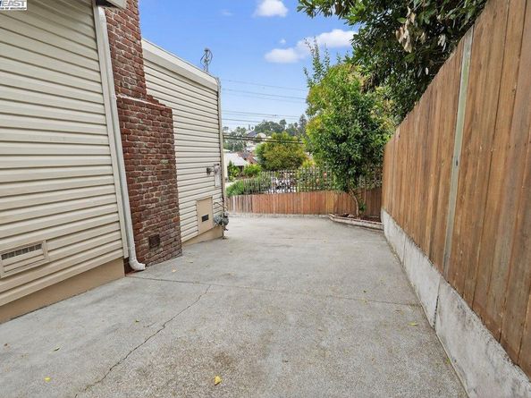 18201 Lake Chabot Rd, Castro Valley CA 94546