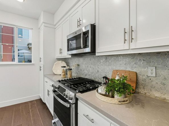 29322 Hub Ln, Hayward CA 94544