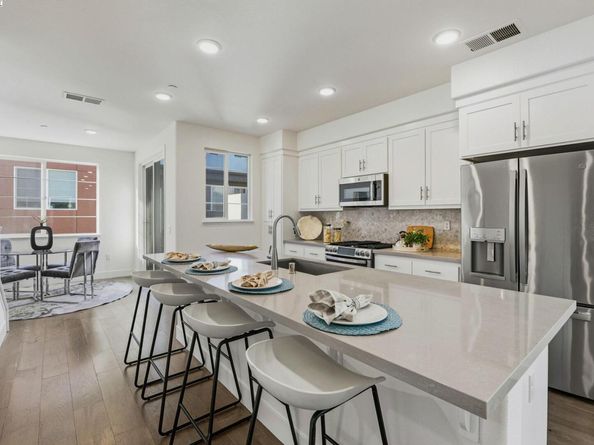 29322 Hub Ln, Hayward CA 94544