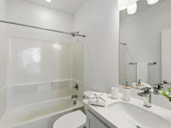 29322 Hub Ln, Hayward CA 94544