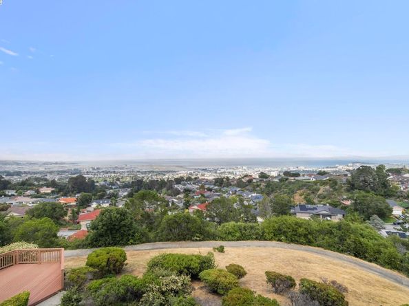 320 Vallejo Dr 47, Millbrae CA 94030