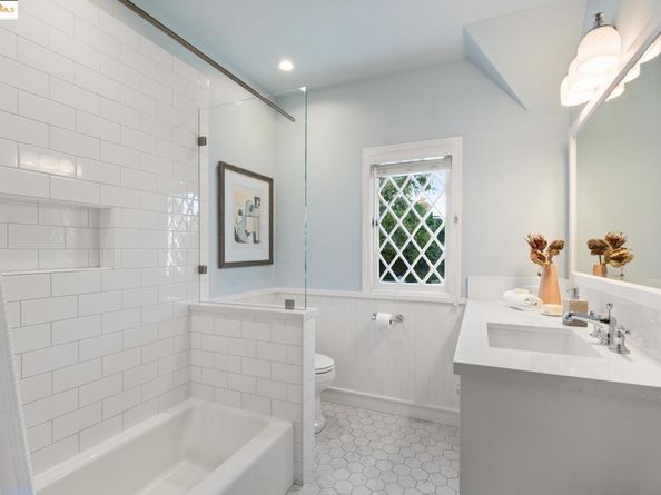 5815 Morpeth St, Oakland CA 94618